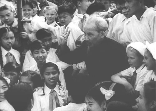Cảnh trong phim “Hồ Chí Minh trên đất nước Lênin”. Ảnh: TL.