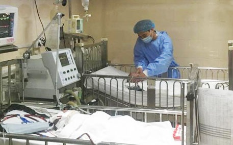 Vào mùa ho gà, gần 20 trẻ nhập viện Nhi Trung ương - 1 Trong số trẻ ho gà nhập viện phần lớn trẻ chưa được tiêm phòng, tiêm phòng chưa đủ mũi, chưa đến tuổi tiêm phòng.