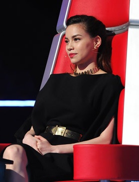 Hé lộ cát sê "khủng" của sao Việt ngồi "ghế nóng" chương trình game show - 2 Hồ Ngọc Hà là một trong những nữ ca sĩ nhận giá cát-sê ngồi ghế nóng cao nhất hiện nay. Cô cũng khá chọn lọc khi nhận lời làm giám khảo