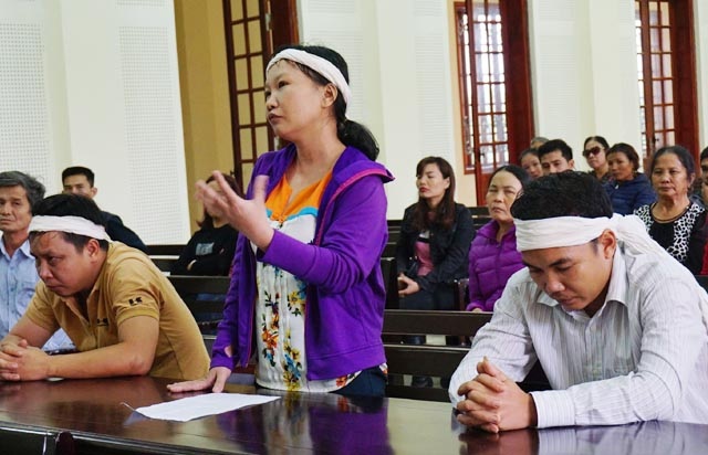 Thiếu phụ xinh đẹp phát bệnh tâm thần sau khi giết người - 3 Đại diện hợp pháp của bị hại cho rằng cơ quan công tố đã bỏ lọt tội phạm, truy tố tội danh Giết người đối với Hồ Thị Huệ là chưa đúng