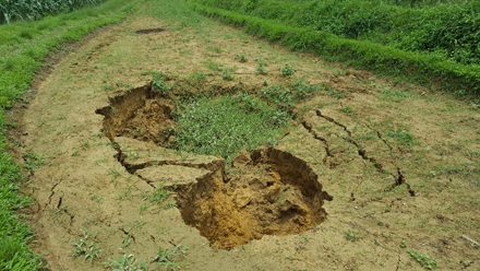 Nhiều "hố tử thần" bất ngờ xuất hiện sau trận mưa lớn - 3 Đại diện Cty Cổ phần Gang thép Thái Nguyên thừa nhận, việc khai thác khoáng sản đã ảnh hưởng đến đời sống người dân trong vùng và tạo ra hiện tượng sụt lún đất.