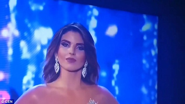 Bật cười trước biểu cảm “khó đỡ” của Á hậu 1 - 2 Gương mặt Á hậu 1 Vanessa Dominguez ngay khi được biết mình không phải chủ nhân vương miện Hoa hậu.
