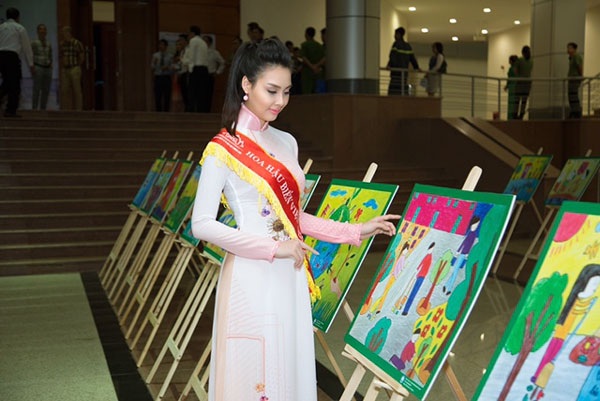 Hoa hậu Biển Thùy Trang làm Đại sứ Ngày môi trường thế giới - 2 Hoa hậu Biển Thùy Trang tham gia rất nhiều hoạt động của chương trình.