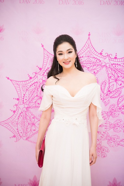 Thời gian qua, Nguyễn Thị Huyền ít xuất hiện trên các phương tiện truyền thông mà dành thời gian chăm sóc gia đình nhỏ.