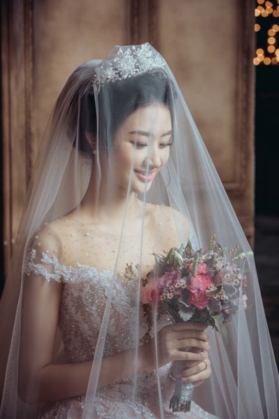 Ngắm ảnh cưới đẹp lộng lẫy của Hoa hậu Thu Ngân - 1 Hoa hậu Thu Ngân đẹp lộng lẫy.
