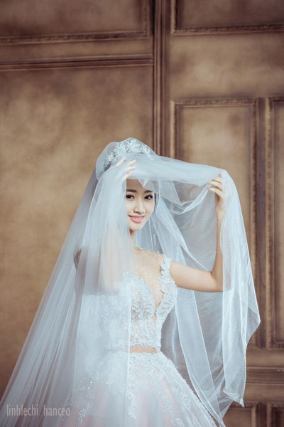 Ngắm ảnh cưới đẹp lộng lẫy của Hoa hậu Thu Ngân - 2 Ngắm ảnh cưới đẹp lộng lẫy của Hoa hậu Thu Ngân - 2