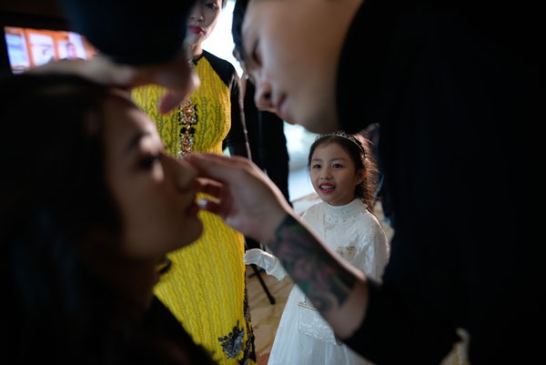 Tiết lộ hậu trường tiệc cưới của Hoa hậu Thu Ngân - 4 Hoa hậu Thu Ngân được chăm sóc kỹ càng về nhan sắc.