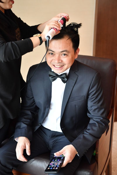 Tiết lộ hậu trường tiệc cưới của Hoa hậu Thu Ngân - 8 Ông Doãn Văn Phương là doanh nhân giàu có gốc Thanh Hóa, sinh năm 1977. Anh là chủ tịch một công ty nông dược ở TP HCM, đồng thời là chủ tịch một câu lạc bộ bóng đá của Thanh Hóa.