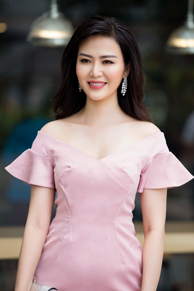 3 scandal ồn ào khi các nàng hậu Việt bị tố “giật chồng”, “thả thính” - 3 Xung quanh đời tư của Hoa hậu là những lời đồn không hay.