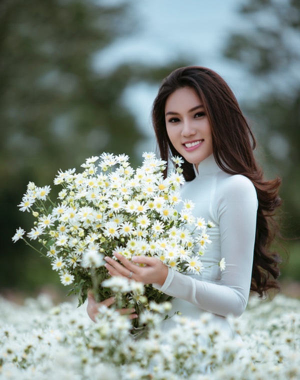 Triết lí sống của Á khôi đại học xinh đẹp tự nguyện nhập ngũ - 2 Á khôi xinh đẹp suy nghĩ rằng: Ai cũng chọn việc nhẹ nhàng, gian khổ biết dành phần ai.