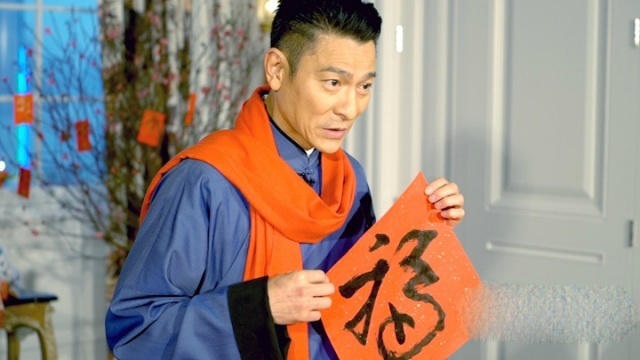 
Trước khi gặp tai nạn ở Thái Lan, ngôi sao ngoài 55 tuổi chuyên các vai diễn hành động và những động tác vũ đạo khó đòi hỏi thể lực.
