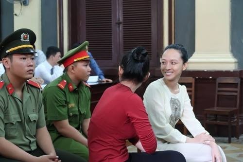 Phó Chánh án TAND tối cao nhận định vụ hoa hậu Phương Nga... đơn giản - 2
Phương Nga tại một phiên xử