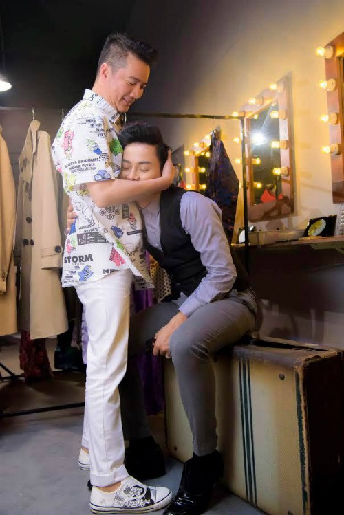 Đàm Vĩnh Hưng dành nhiều lời yêu thương cho cậu học trò cưng Hoài Lâm: Có đứa học trò nào mà không một lần cãi thầy. Quan trọng là nó nhìn ra được cái sai và tự sửa đổi. Đôi khi vấp ngã chưa phải là kết thúc mà nó khiến ta thức tỉnh và tỉnh táo chọn được lối đi tốt hơn.