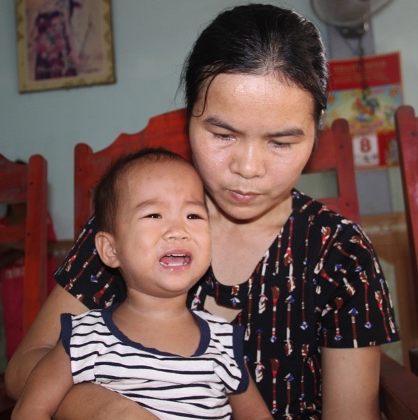 "Ba ơi, hãy tỉnh dậy, đừng bỏ chúng con mà đi lúc này !" - 9 Chị Lan tủi phận trước tình trạng bệnh tật của chồng