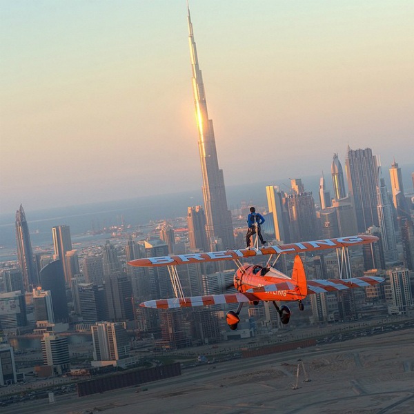 Thú vui đẳng cấp của Hoàng tử điển trai "đốn tim" hàng triệu cô gái - 2 Hoàng tử Dubai thích chinh phục bầu trời với nhiều môn thể thao cảm giác mạnh