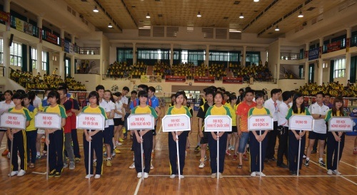 Làm thế nào để sinh viên học Dược ra trường có việc làm ngay? - 4
Song song với việc học, sinh viên ĐH Thành Tây còn rất tích cực trong các hoạt động cộng đồng.