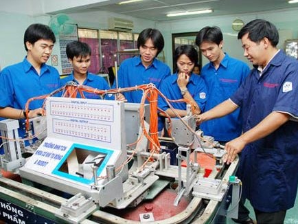 Đào tạo trình độ cao đẳng, tỉ lệ thực hành lên tới 70% - 1 Đào tạo trình độ cao đẳng, tỉ lệ thực hành lên tới 70% - 1
