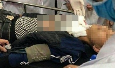 Một học sinh bị đâm trọng thương khi vừa tan trường - 1 Em T. được đưa vào cấp cứu tại bệnh viện Đa khoa tỉnh (ảnh báo Hải Dương)