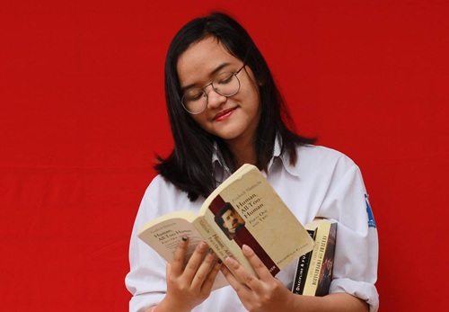 4 nữ sinh Việt giành học bổng tiền tỷ vào ĐH danh tiếng Mỹ 2017 - 3
Cô gái trường Ams tài năng Nguyễn Đình Tôn Nữ giành học bổng 7 tỷ của ĐH Harvard.