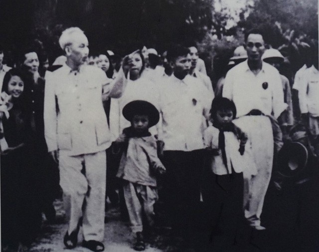 Kỷ niệm 30 năm UNESCO ra nghị quyết tôn vinh Chủ tịch Hồ Chí Minh - 1
Thế giới và nhân dân Việt Nam luôn tôn vinh Chủ tịch Hồ Chí Minh vĩ đại (ảnh tư liệu)