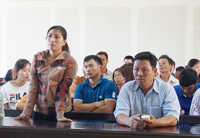 Vụ 2 công an nhận hối lộ của chủ quán kinh doanh nhạy cảm: Đề nghị hủy án sơ thẩm - 2 Lời khai của bà Lê Thị Oanh - chủ quán Duy Oanh có nhiều mâu thuẫn nhưng chưa được cơ quan điều tra đấu tranh làm rõ