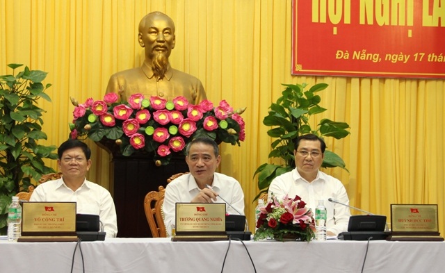 Bí thư Đà Nẵng: Xác định APEC là cơ hội lớn để thế giới biết đến TP nhiều hơn - 1 Bí thư Trương Quang Nghĩa (giữa) chủ trì Hội nghị Thành ủy Đà Nẵng lần thứ 10