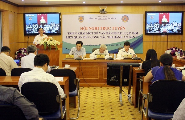 Kiện toàn đội ngũ công chức lãnh đạo các cơ quan thi hành án dân sự - 1 Tổng cục Thi hành án dân sự vừa tổ chức Hội nghị triển khai một số văn bản pháp luật liên quan đến công tác thi hành án dân sự bằng hình thức trực tuyến đa phương tiện tại 63 điểm cầu địa phương của 63 tỉnh, thành phố trực thuộc Trung ương.
