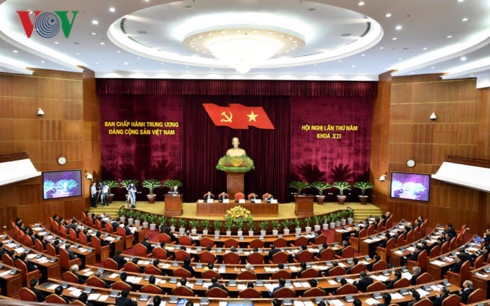 Thủ tướng chủ trì phiên họp Trung ương về kinh tế thị trường - 1 Hội nghị lần thứ 5 Ban chấp hành Trung ương Đảng hoàn thành ngày làm việc thứ 2.