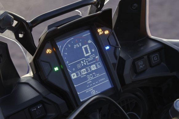 Honda Africa Twin Adventure Sport – Tiện dụng hơn, đẳng cấp hơn - 11 Honda Africa Twin Adventure Sport – Tiện dụng hơn, đẳng cấp hơn - 11