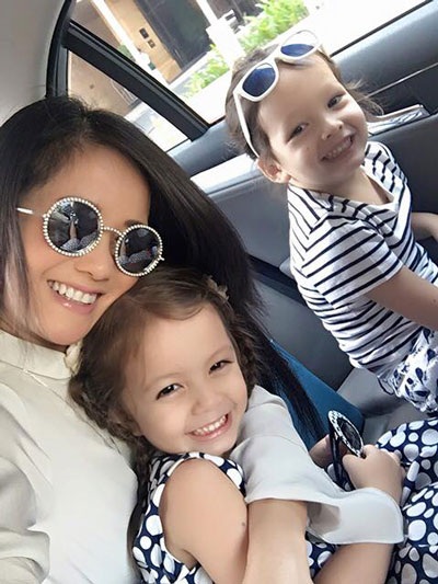 Diva Hồng Nhung: “Các con tôi không có năng khiếu âm nhạc” - 2 Nữ ca sĩ chia sẻ, để bảo vệ con trước vấn nạn lạm dụng tình dục trẻ em; vợ chồng chị rất sát sao giờ giấc của các con, luôn có người thân bên cạnh các con.