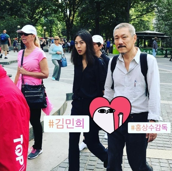 “Người thứ ba” Kim Min Hee và “tình già” vẫn hạnh phúc bên nhau - 1
Kim Min Hee và Hong Sang Soo đang có mặt tại Mỹ tham dự LHP.