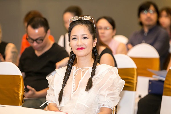 Diva Hồng Nhung: “Các con tôi không có năng khiếu âm nhạc” - 1 Diva Hồng Nhung rạng rỡ tại buổi ra mắt chương trình Tuổi thơ tôi, hứa hẹn tái hiện những ca khúc thiếu nhi nổi tiếng với chất lượng âm nhạc cao nhất, cảm xúc nhất.
