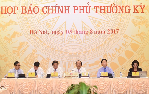 Mua ô tô bên thế chấp giữ giấy tờ gốc: Chờ ý kiến Thủ tướng - 1 Theo ông Mai Tiến Dũng, nếu giao bản gốc và tài sản cho người thế chấp, thì các ngân hàng không thể bảo đảm khi chuyển nhượng tài sản, ảnh hưởng đến người tiêu dùng.