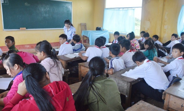 Sau bão số 16, học sinh trở lại học đầy đủ, nghiêm túc - 3 Học sinh các tỉnh đã trở lại học bình thường từ sáng ngày 27/12 sau bão số 16.