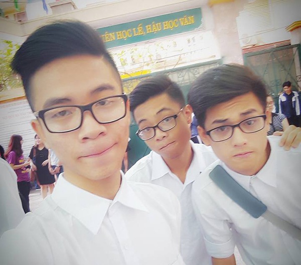 "Hot boy hội thao" trường Lê Quý Đôn đang gây "sốt" trên mạng - 3 Đây là hình ảnh của Tài và hội bạn thân
