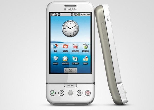 HTC Dream, chiếc smartphone đầu tiên chạy Android được HTC sản xuất, đánh dấu việc Google đặt chân vào thị trường smartphone