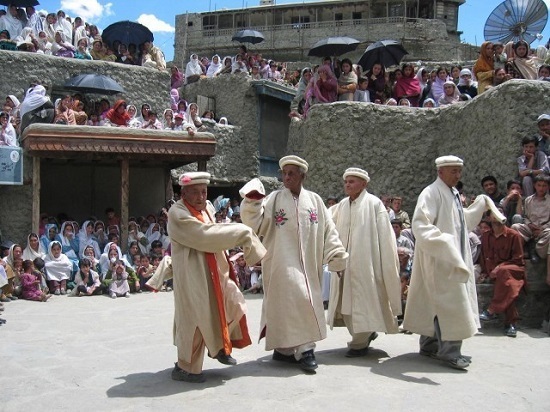 Bí mật sống khỏe, không ung thư, 60 tuổi vẫn có thể sinh con của người Hunza - 2 Người Hunza sống tới 100 tuổi là điều bình thường.