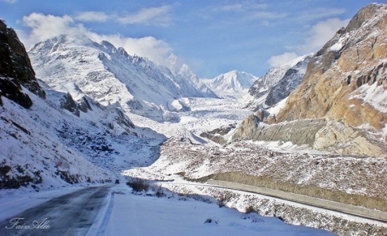 Bí mật sống khỏe, không ung thư, 60 tuổi vẫn có thể sinh con của người Hunza - 5 Uống nước sông băng giúp người Hunza sống khỏe?