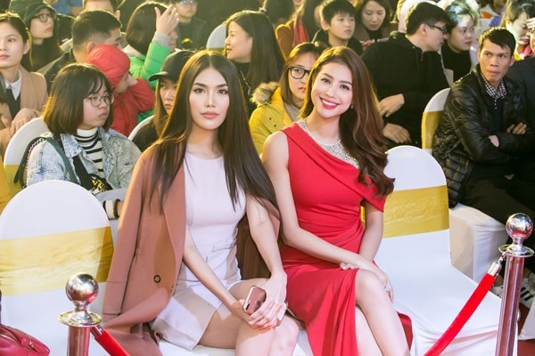 Tại sự kiện Phạm Hương cũng hội ngộ “khắc tinh” Lan Khuê. Với 2 phong cách trái ngược nhưng cả hai đều rạng ngời trong những thiết kế mới nhất của G9 Moza.