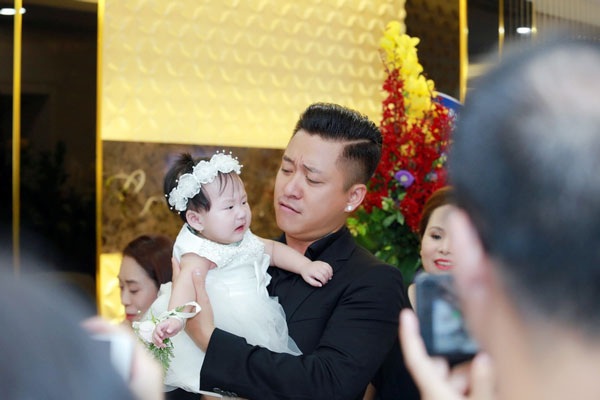 Ngắm con gái siêu dễ thương của Tuấn Hưng và Hương baby - 4 Ngắm con gái siêu dễ thương của Tuấn Hưng và Hương baby - 4