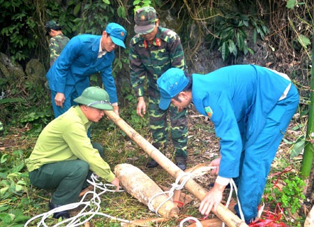 Phá hủy thành công quả bom đã được kích hoạt chế độ nổ - 1
Quả bom chứa 45kg thuốc nổ mạnh và được kích hoạt chế độ nổ.