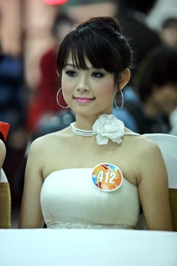 Nhan sắc của các hot girl Hà Nội đời đầu ngày ấy - bây giờ (phần 2) - 20 Huyền Baby (SN 1989) tên thật là Đặng Ngọc Huyền. Huyền Baby sở hữu gương mặt trẻ trung, nhí nhảnh.