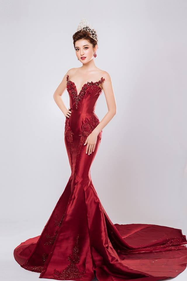 Các mỹ nhân Miss Grand International 2017 rộn ràng khoe ảnh chuẩn bị sang Việt Nam - 10
Huyền My trong trang phục dạ hội rực rỡ