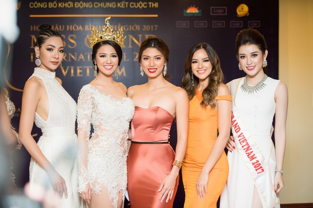 Á hậu Huyền My: “Tôi là người trẻ con, cố chấp và nặng tình khi yêu…” - 1 Á hậu Huyền My và Top 5 Hoa hậu Hoà bình Thế giới 2016.