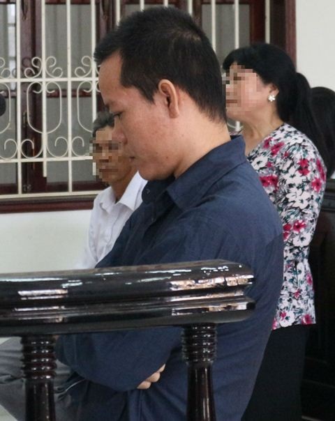 Tù chung thân cho đối tượng hiếp dâm làm bé gái 10 tuổi có thai - 1
Huỳnh Thanh Trung trước vành móng ngựa