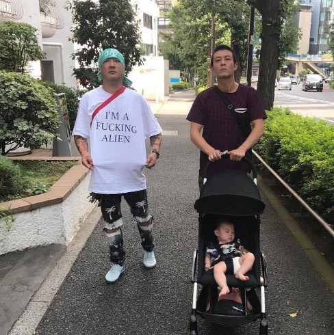 Trần Quán Hy: Từ trai hư trở thành “ông bố bỉm sửa” chính hiệu - 16
Sự nghiệp trong làng giải trí của Trần Quán Hy đã chấm dứt từ vài năm nay sau scandal ảnh nóng. Song, Trần Quán Hy tâm sự với bạn bè rằng, anh hạnh phúc và hài lòng với những gì mình đang có.