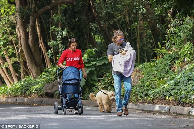 
Bé Lea De Seine chào đời hôm 21/3 vừa qua và là niềm hạnh phúc lớn lao của bố mẹ
