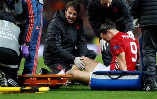 
Ibrahimovic dính chấn thương và sẽ nghỉ hết mùa
