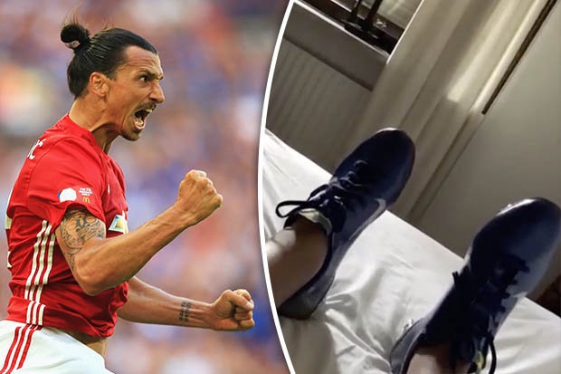 Bị MU từ chối gia hạn hợp đồng, Ibrahimovic đeo giày đi ngủ - 1 Ibrahimovic đeo giày đi ngủ để nhắn nhủ MU