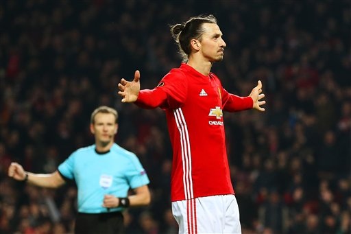 Đội hình tiêu biểu lượt đi vòng 1/16 Europa League: Ibrahimovic rực sáng - 4 Ibahimovic lập cú hat-trick vào lưới St Etienne